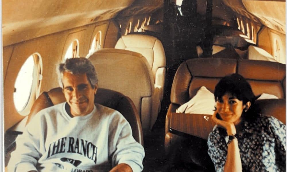 Epstein on a flight with Maxwell