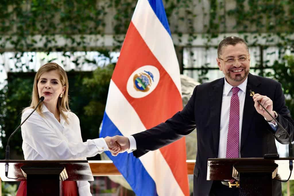 Costa Rica Presidenr Chaves and President Elect Fernandez