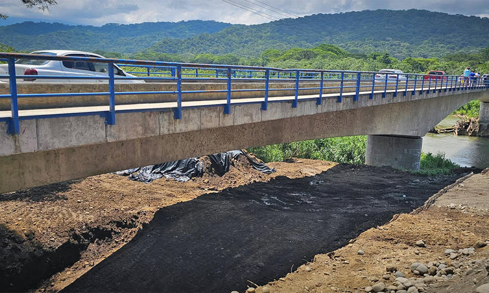 Costa Rica Tarcoles Crocodile Deck