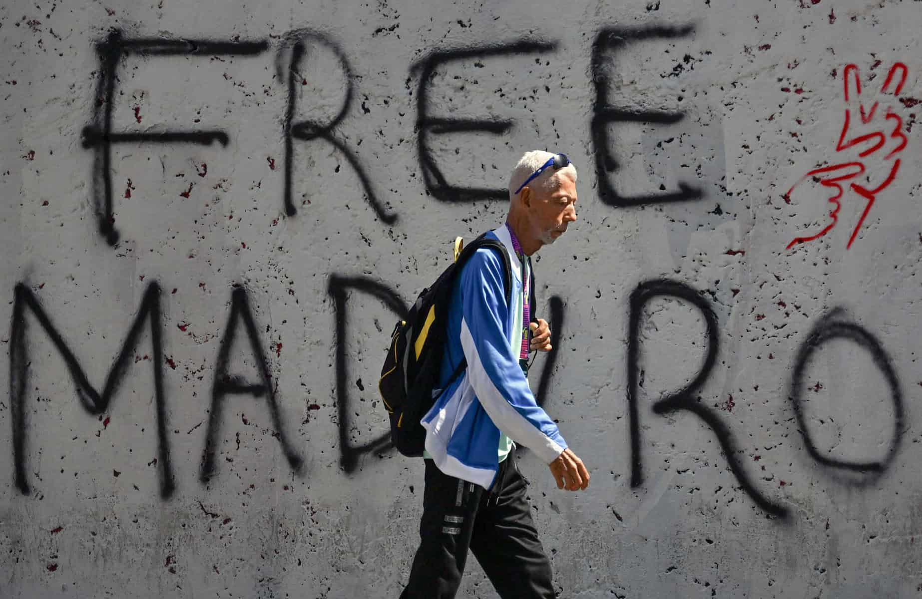 Venezuela Sign about freeing Maduro when he goes on trial in the USA