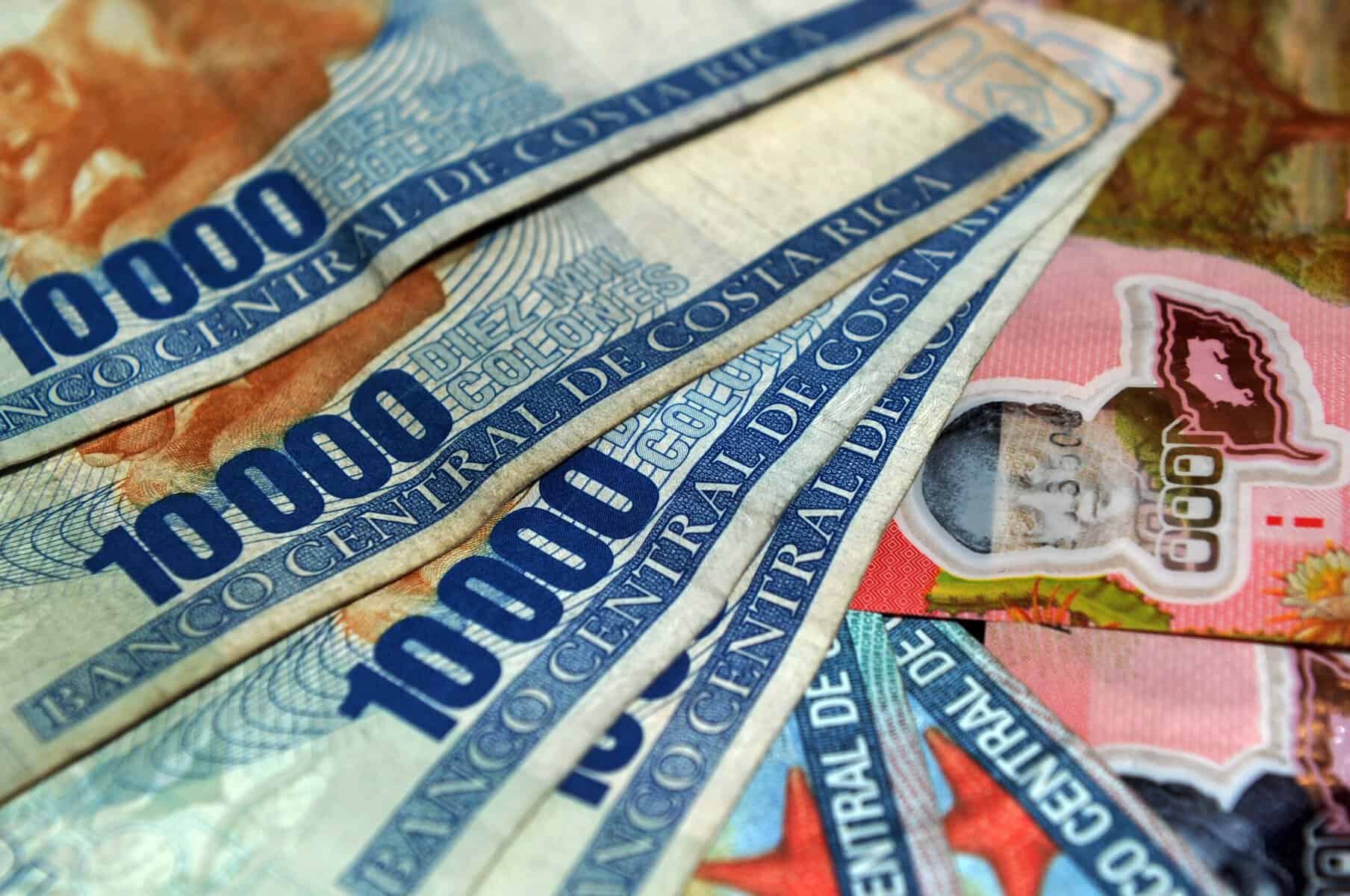 Costa Rica 10,000 colone notes