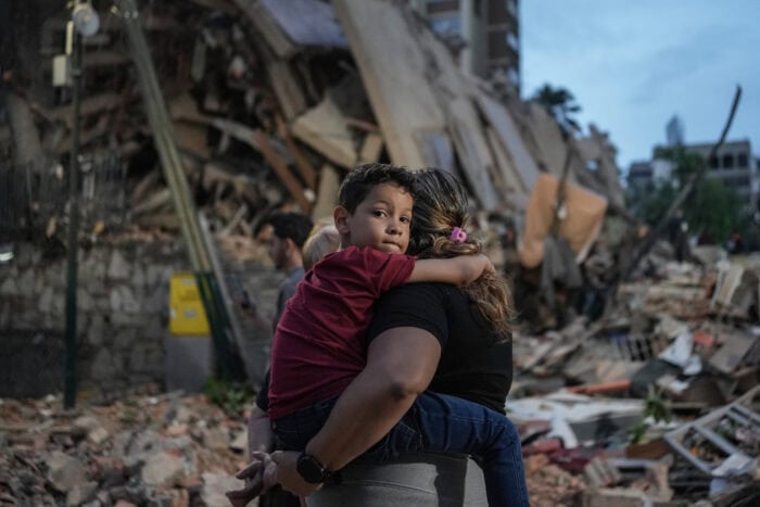 Earthquake in Venezuela leaves families stranded