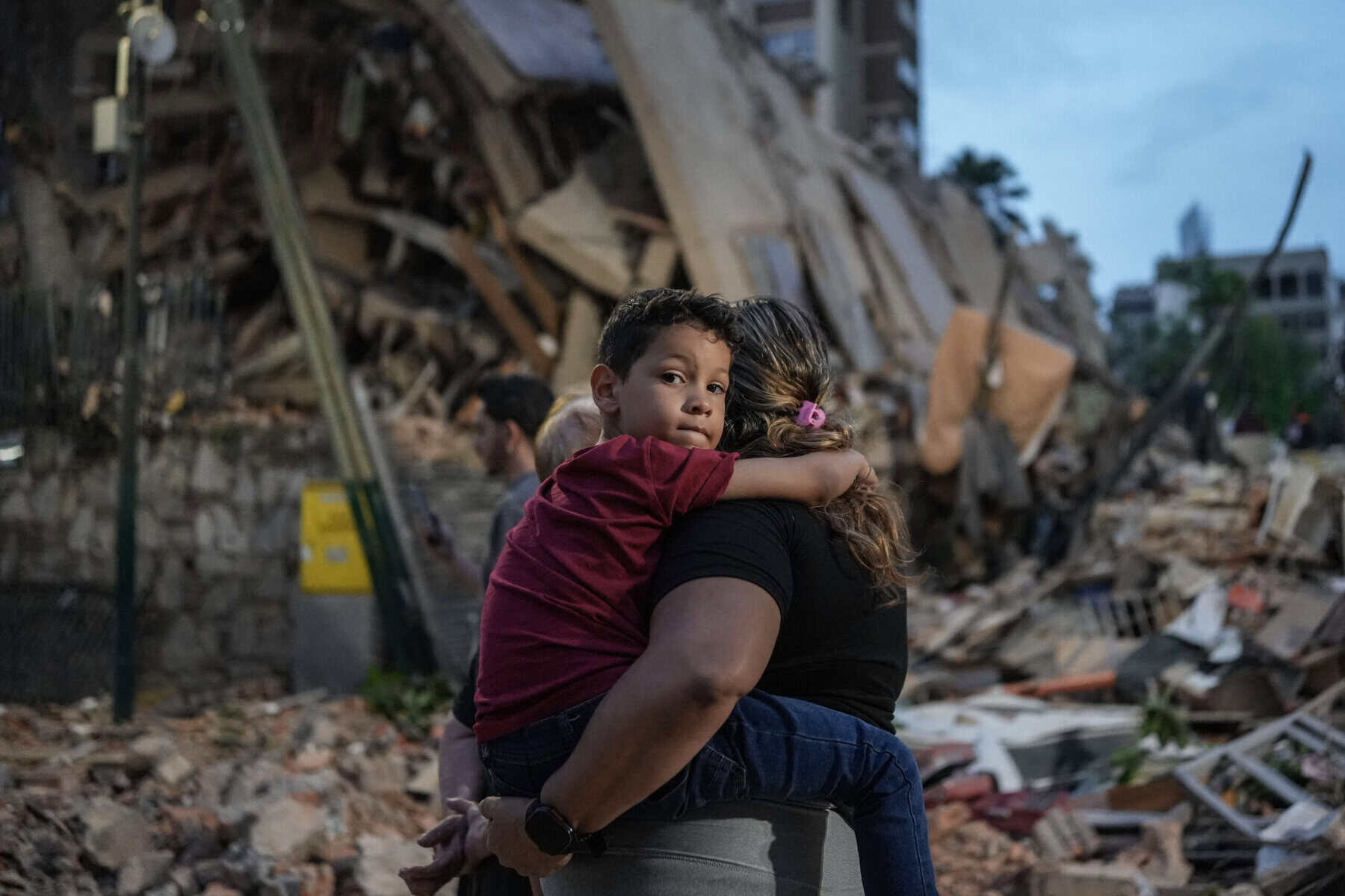 Earthquake in Venezuela leaves families stranded