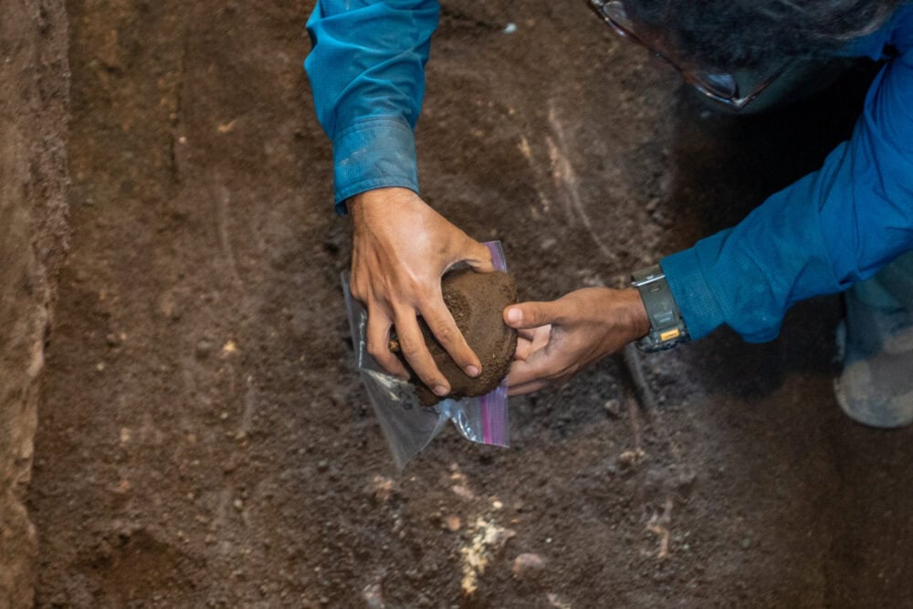Archaeologists Exhume Nearly 3,000-Year-Old Remains Near San Salvador
