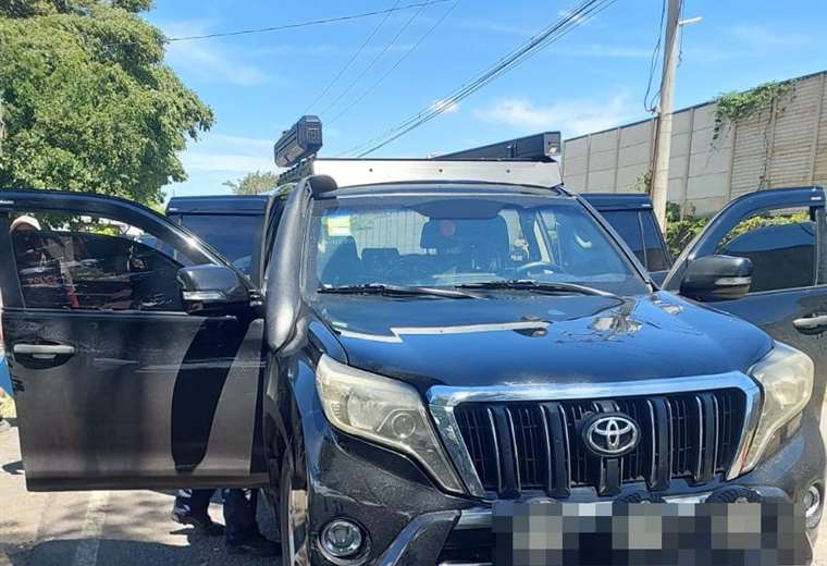 Armored Toyota Prado stopped near La Reforma prison in Alajuela, Costa Rica