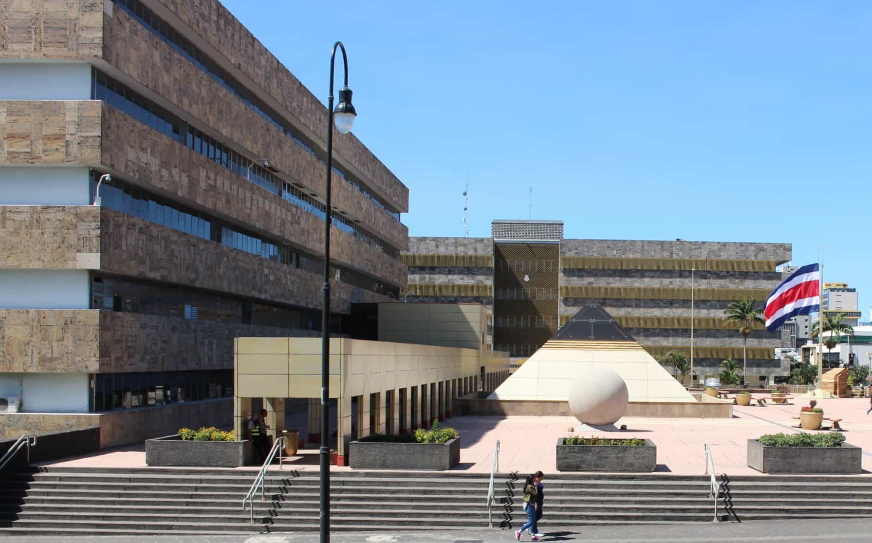 The Poder Judicial complex in San José. Monday's cautionary-measures hearing was moved to the First Judicial Circuit courts in the capital for security reasons.