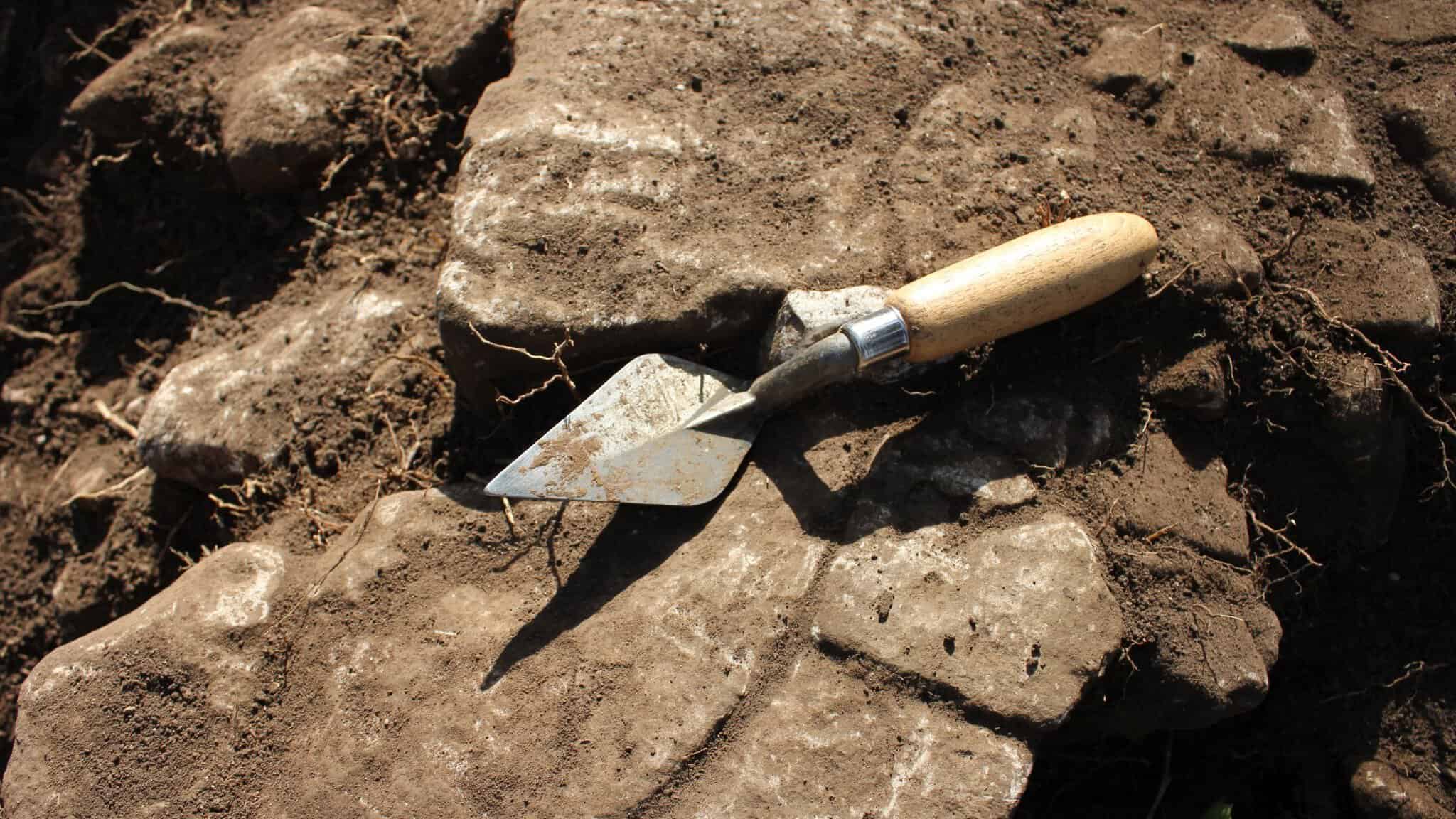 A trowel used in archaeological fieldwork. The image is being used as a general illustration after possible archaeological material was found at a PriceSmart construction site in Heredia.
