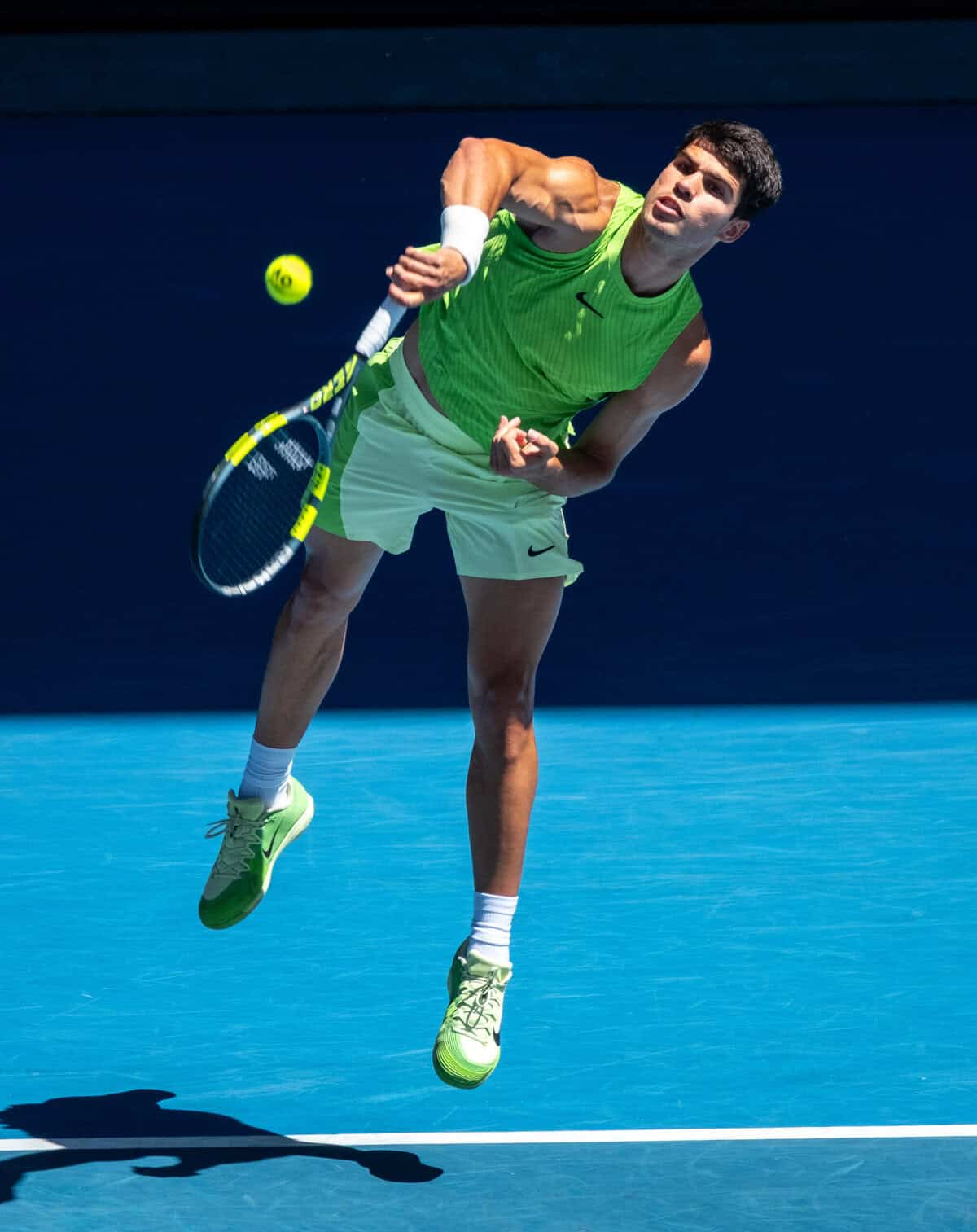 Calros Alcaraz serving without wrist issues at the Australian Open 2026