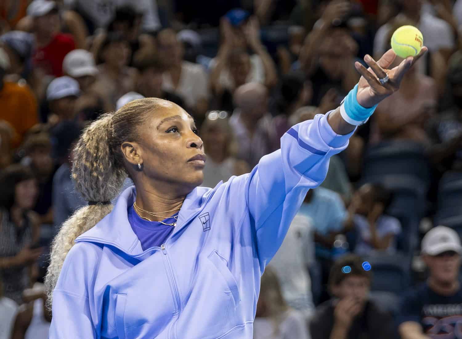 Serena Williams warm up serve before her doubles match with Venus at the Cincinnati Open