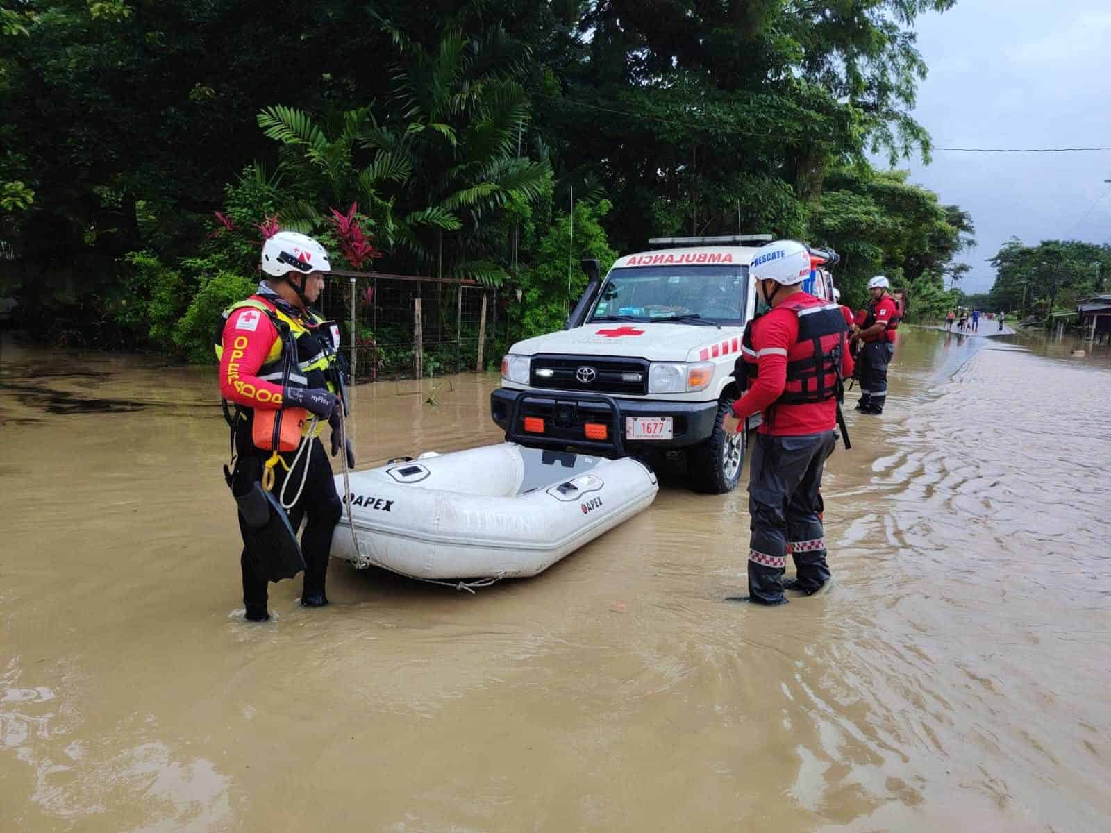 Costa Rica Red Cross helping residents during flooding