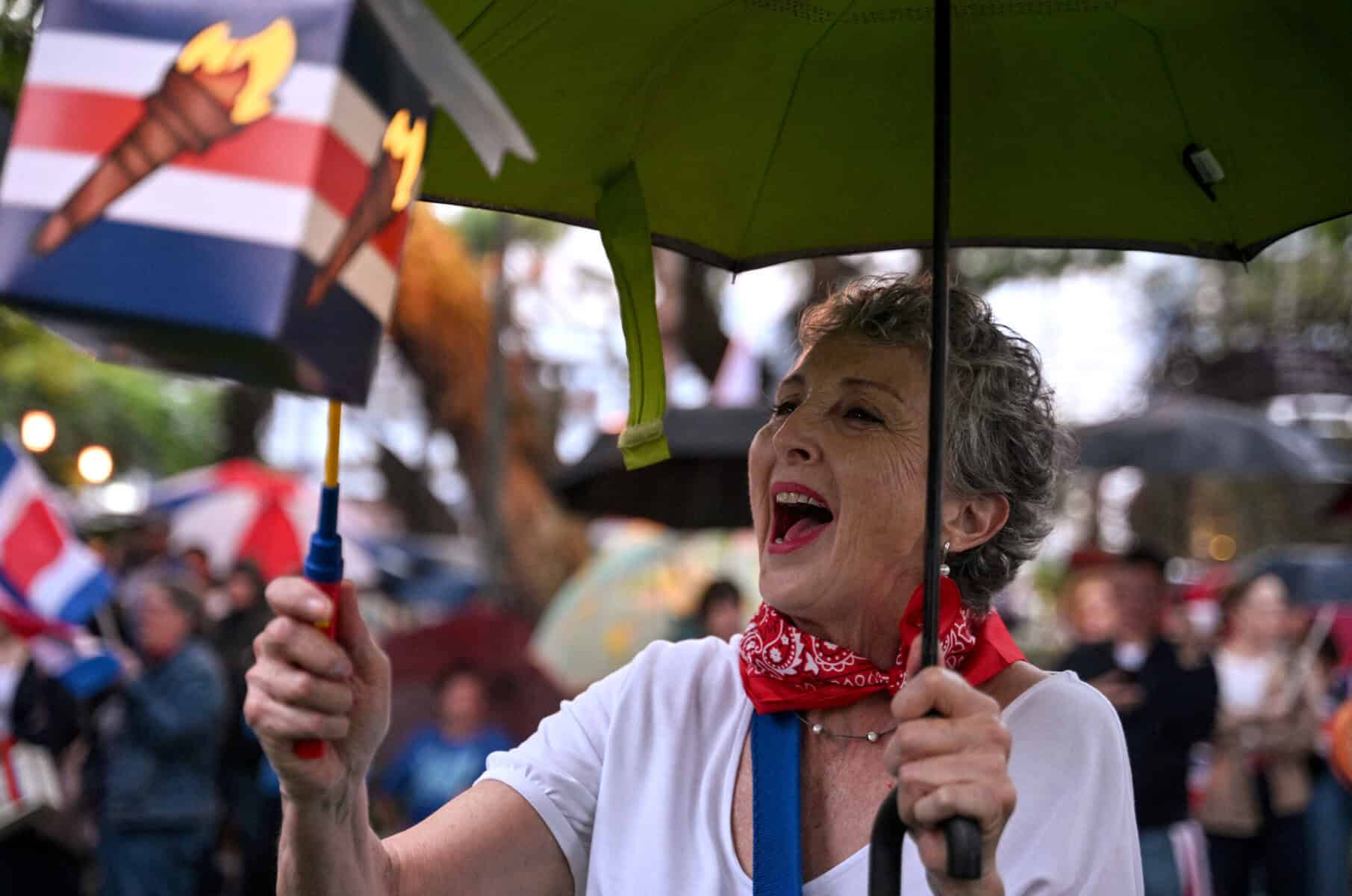 Women protester during Costa Rica Independence Day